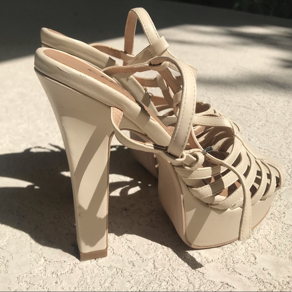 Casual Heels Color Nude